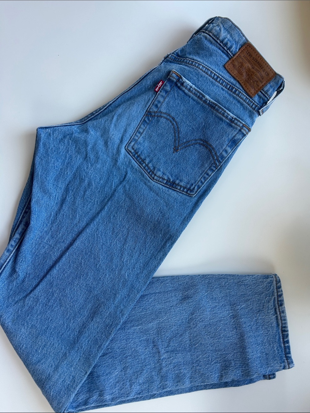 Levi's Women's Straight Jeans in Medium Blue - Picture 4 of 4